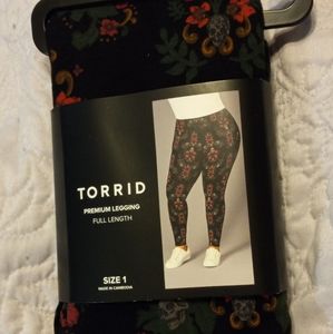 NWT Torrid Leggings size One Skull Floral